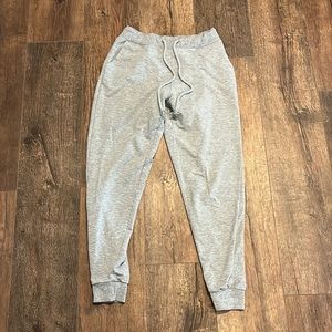 gray sweatpants